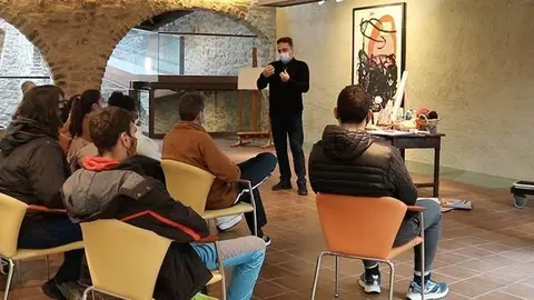 Ramon Tàssies en el taller a l'Espai de Verdú ©GrupAlba