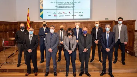 Representants de les entitats impulsores del  Centre d'Innovació Digital Agroalimentari i Forestal de Catalunya ©AccióClimàtica