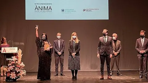 Amina Hussein recull el Reconeixement Ànima Amistat ©CIS