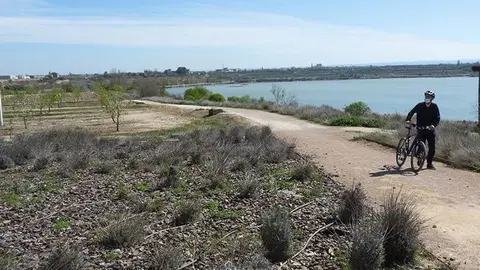 Visitants recorren l'Estany Ivars i Vila-sana ©JosepA.Pérez