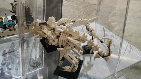 La mostra de peces Lego en homenatge a Cosmin Ionescu