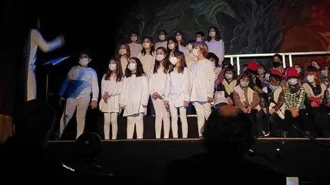 Cantata Els Pastorets per part dels grups corals de la Coral Infantil Nova Cervera