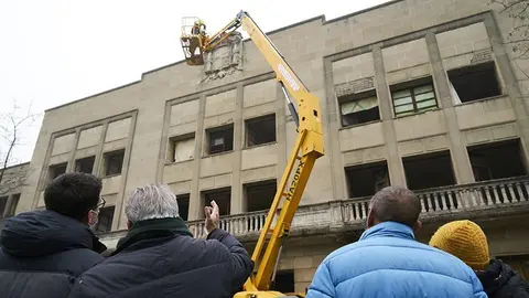 Retirada de l'últim vestigi franquista significatiu del Turó de Gardeny ©AjLleida