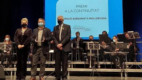 Liurament del premi al president de l'Agrupació, Joaquim Fabrés