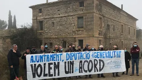 Concentració davant la casa Vallmanya ©IniciativaPopularSalvem CasaVallmanya