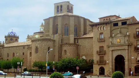 Catedral i portal del Pont a Solsona ©Territoriscat