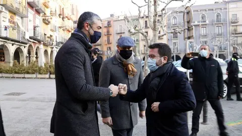 El president del Govern, Pere Aragonès saluda el delegat del Govern a Ponent, Bernat Solé, a la seva arribada a Balaguer
Data de publicació: divendres 28 de gener del 2022, 10:28
Localització: Balaguer
Autor: Laura Cortés