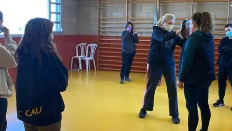 Taller d'autodefensa feminista de Sant Guim de Freixenet.