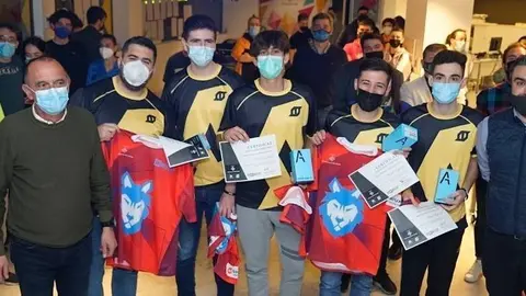 Howl Esports, equip guanyador de la primera lliga de League of Legends Wild Rift de Lleida. Fotografia: Mario Gascón.