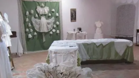 Juneda acull l'exposició 'Agulla, fil i didal. Dones d’un altre temps'