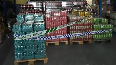 Les begudes ensucrades no etiquetades en l'idioma oficial corresponent localitzades en una empresa del polígon Mecanova de Lleida 

Data de publicació: dimecres 09 de març del 2022, 12:07

Localització: Lleida

Autor: Cedida a l'ACN per la Guàrdia Urbana de Lleida