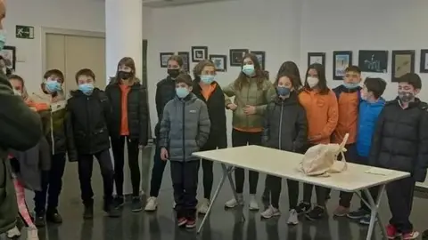 Visita de l'alumnat de l'Escola Manuel Ortiz de Juneda a l'exposició 'SOS Clima. Sense planeta no hi ha futur'