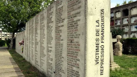 Monument dedicat a les víctimes de la repressió franquista al cementiri de Lleida
Data de publicació: diumenge 10 d’abril del 2022, 09:49
Localització: Lleida
Autor: Anna Berga