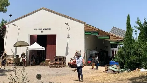 Imatge inèdita del rodatge de la pel·lícula 'Alcarràs' en una localització a Massalcoreig, l'estiu de 2021
Data de publicació: dilluns 11 d’abril del 2022, 10:02
Localització: Lleida
Autor: Cedida a l'ACN