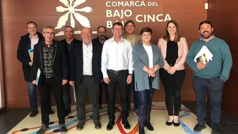 Alcaldes i presidents comarcals assistents a la reunió per fer un front comú entre Lleida i Aragó per les gelades que han afectat l'agricultura de la zona
Data de publicació: dilluns 11 d’abril del 2022, 17:34
Localització: Fraga
Autor: Cedida pel Consell Comarcal del Segrià