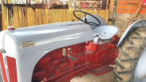 Agromuseu amb tractors d'època de la Granja Pifarré