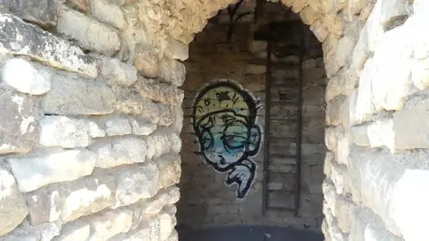 Pintades al Pilar d'Almenara, Bé Cultural d'Interès Nacional ©Mossos