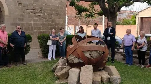 Inauguració de l'escultura 'Per la pau' de Barbens