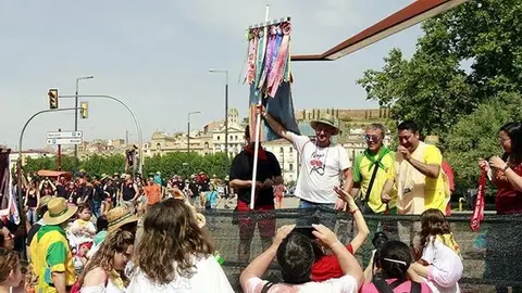 Imposició de les escarapel·les l'Aplec de Lleida 2022 ©AnnaBerga