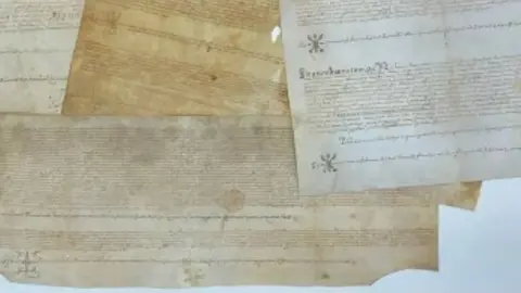 Pergamins de Bellvís i Miralcamp