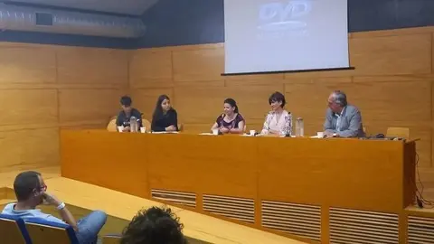 Taula de debat en el marc de la reunió del Consell Municipal Assessor de la Infància i l'Adolescència. Fotografia: Ajuntament de Lleida.