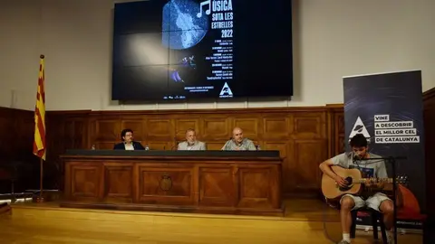 El vicepresident de Ferrocarrils de la Generalitat de Catalunya, Isidre Gavin; el director de l'Institut d'Estudis Ilerdencs, Joan Josep Ardanuy Peris; i el director del Parc Astronòmic del Montsec, Salvador Ribas ©Marta Argilés