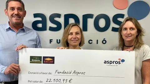 Responsables de la Fundació Aspros i del Grup Bon Preu. Fotografia: Fundació Aspros.