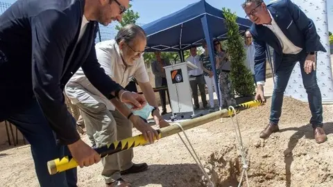 Col·locació de la primera pedra de l'ampliació de l'edifici de la Torxa. Fotografia: Diputació de Lleida.