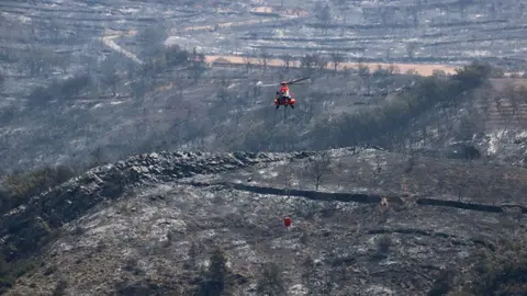 Un helicòpter treballant a l'incendi d'Artesa de Segre
Data de publicació: divendres 17 de juny del 2022, 13:59
Localització: Alòs de Balaguer
Autor: Salvador Miret / Anna Berga