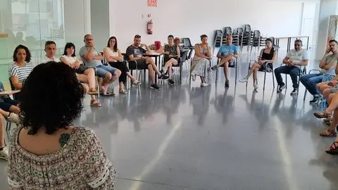 Formació de famílies que acolliran infants en el marc del projecte 'Vacances en Pau 2022'