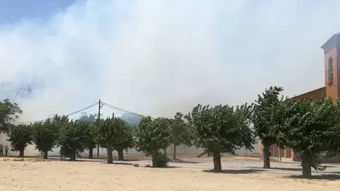 Incendi del diumenge 19 de juny a tocar de l'església de Montserrat a Lleida. Cedida.