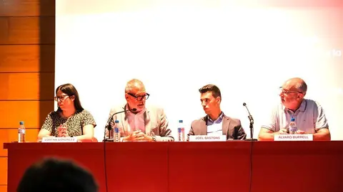 Fèlix Larrosa, Joel Bastons i Lorena González reivindiquen el Pla de Rodalies a Mollerussa ©PSC