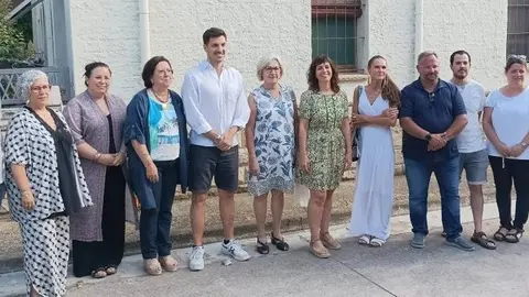 Representants de l'Ajuntament de Tàrrega amb familiars de Minguell. Fotografia: Ajuntament de Tàrrega.