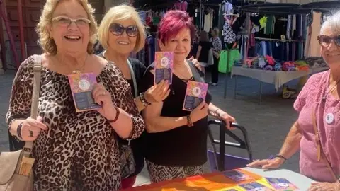 Campanya 'Dona la xapa' s'estén pels carrers de Cervera