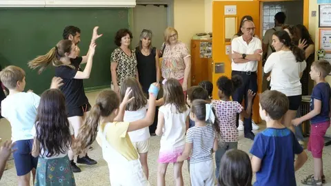 Un moment de la visita a l'Estiu de Joc a l'escola Santa Maria de Gardeny ©Mario Gascón