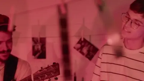 Fotograma del videoclip de 'Voldria', de Culli.