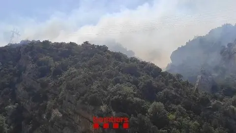 L'incendi d'Àger encara fumeja ©Bombers