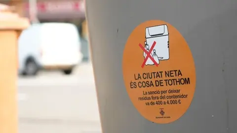 L'Ajuntament de Lleida posa en marxa una campanya informativa específica per reduir les bosses de brossa fora dels contenidors ©Mario Gascón