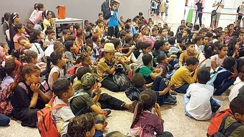 Arribada dels infants saharauís a l'Aeroport del Prat. Fotografia: Lleida pels refugiats.