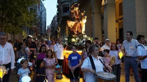 Sant Jaume arribant a la plaça sant Joan de Lleida, en el marc de la romeria dels Fanalets. Fotografia: Cris Mongay.
