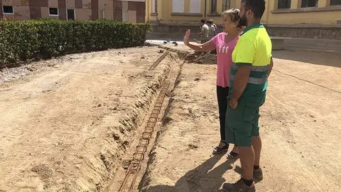 L'alcaldessa Núria Palau visita les obres als centres educatius ©Borges