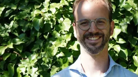 Néstor Bayona durant la nostra entrevista. Fotografia: Cristina Mongay.