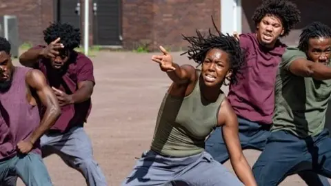 'Born to protest', de Joseph Toonga, una de les estrenes de FiraTàrrega 2022. Fotografia: FiraTàrrega.