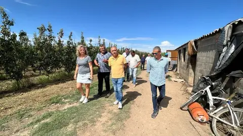 El secretari general de la UGT, Pepe Álvez, visita els assentaments il·legals de temporers de les terres de Lleida ©UGT