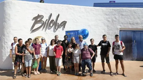 L'alcalde i els regidors Sall i Melé, amb membres de Down Lleida ©Mario Gascón