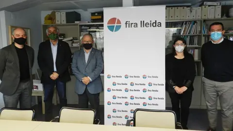 Firma del Premi Llibre Agrari 2022 entre membres de la Fira i col·legis professionals ©FiraLleida
