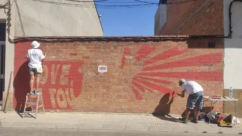 Pango i CO pintant un mur a l'Street Art Festival de Torrefarrera ©AjTorrefarrera