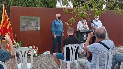 Acte de record de les víctimes de la Guerra Civil al cementiri de Cervera (2021). Fotografia: Paeria de Cervera.