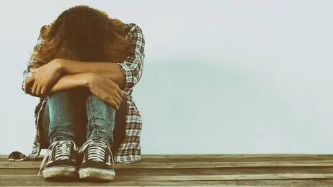 Jove trista. Fotografia: Freepik.