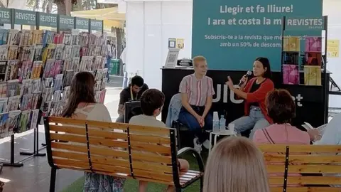 Presentació del número 4 de Mangrana al Moll de la Fusta, en el marc de la Setmana del llibre en Català. Fotografia: Mangrana.